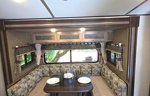 Surveyor 247BH Dog Friendly + Bunkhouse + Island