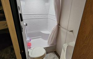 Family-Friendly 28' Avenger – Sleeps 8, Bunk Beds