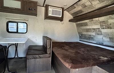 2021 Coleman RV Camper Trailer MODERN sleeps 4-5