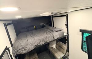 Luxury 2025 Alliance Valor 44V14 w/ 14' Garage