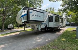 2019 Arctic Wolf 38' Bunkhouse 5th Wheel- sleeps 8