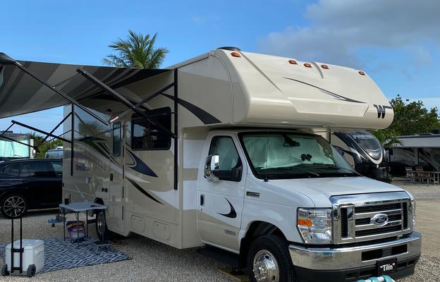 2022 Winnebago Minnie Winnie 26T RV rental photo 1