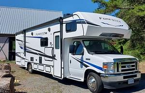2022 Forester Classic 3011DS Ford RV rental photo 5