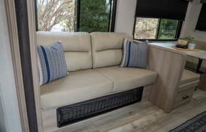 DOLLY | 2025 Della Terra Bunkhouse | Sleeps 8