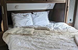Luxurious 2 Bedroom  Pet Friendly HUGE RV