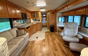 2004 Mandalay Luxury Division Mandalay Class A 43A