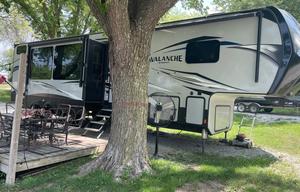 2019 Keystone RV Avalanche 396BH RV rental photo 7
