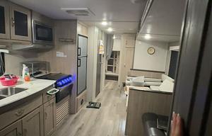 2020 Freedom Express Select 29SE RV rental photo 7