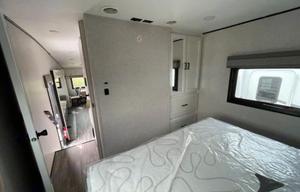 NEW 5TH WHEEL CAMPER WITH ROOM FOR EVERYONE!