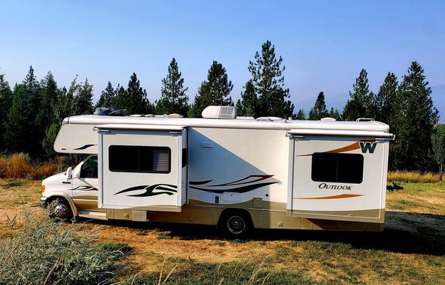 Beautiful, Spacious, Easy Driving Winnebago!