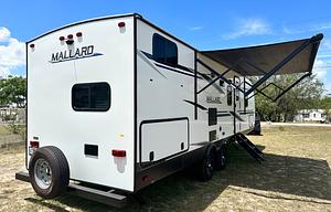 32 ft Travel Trailer King size bed! Sleeps 8-10