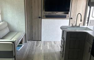 2021 Enlighten 27 bhs RV rental photo 5