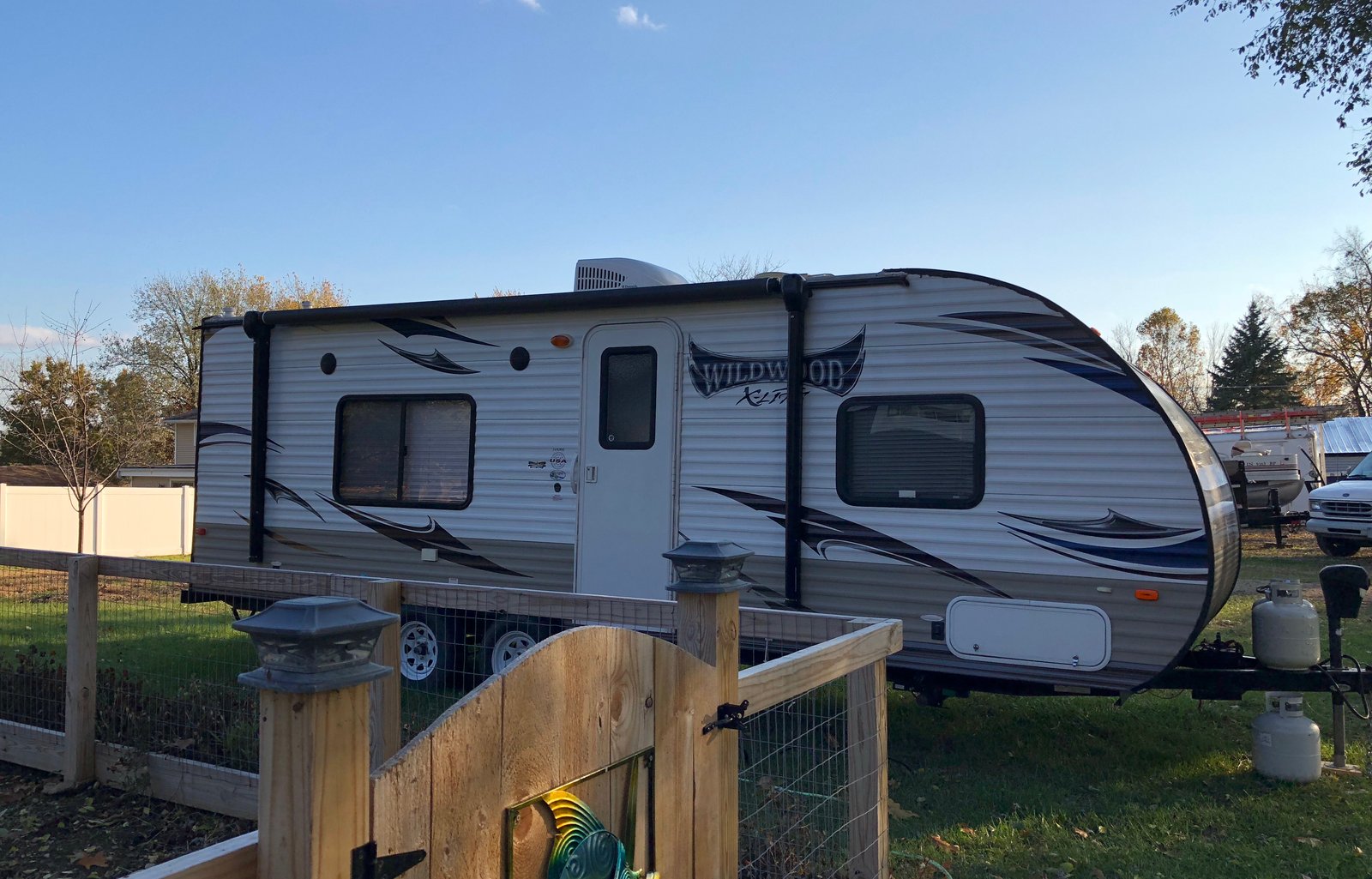 Northeast Indiana Camping! 2015 Forest River Wildwood X-Lite, sleeps 5 ~ 101 Lakes Steuben Co.