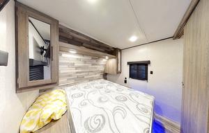 2022 CrossRoads Zinger 333D Travel Trailer 33'