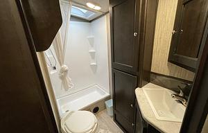 Spacious Clean 27.7' Travel Trailer w/ slide-out