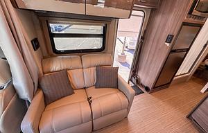 DELANO - Luxury Mini Coach for 2-4