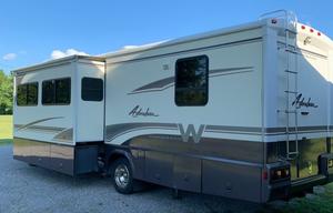 2001 Winnebago 32H