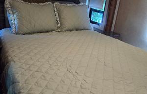 Family Class A • Sleeps 6 • Bunk Beds • 2 Slides