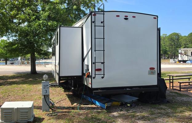 2021 Chaparral 367BH RV rental photo 1