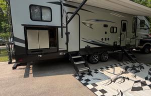 2019 Arctic Wolf 38' Bunkhouse 5th Wheel- sleeps 8