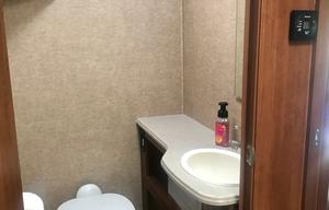 Coachmen RV Leprechaun 319DS Ford 450