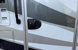 Spacious and Comfortable Class C Motorhome!