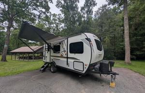 GeoPro | Modern, Cozy & Well-Equipped, Easy to Tow