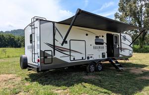 Rockwood Ultra Lite | Modern, Spacious and Cozy