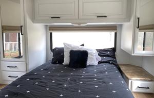 Free 200 miles/night! -  30' Thor FourWinds ClassC