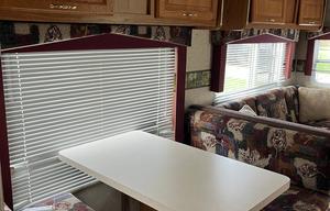 2004 Salem 30BHBS RV rental photo 6