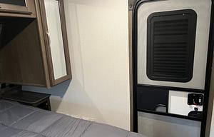 Family friendly bunkhouse with a king sized bed!