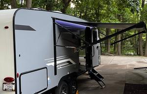 Komodo Kampers RV Rental-Sonic