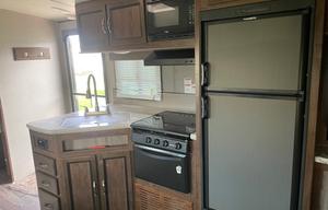 2018 Embrace EL275 RV rental photo 10