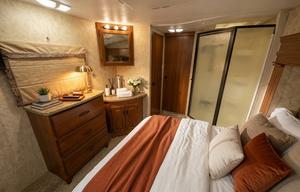 Turn-Key two bath sleeps 10 rear bunk room stoked