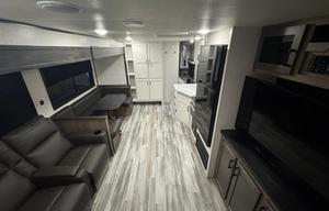 Fully Loaded NE Wisconsin Camper-Sleeps up to 10