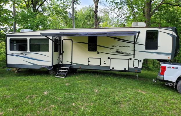 Full Sized Fifth Wheel for Full Time Fun