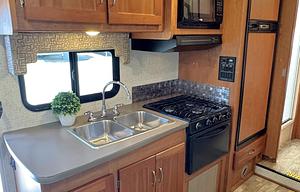 2017 Winnebago Minnie Winnie 27Q