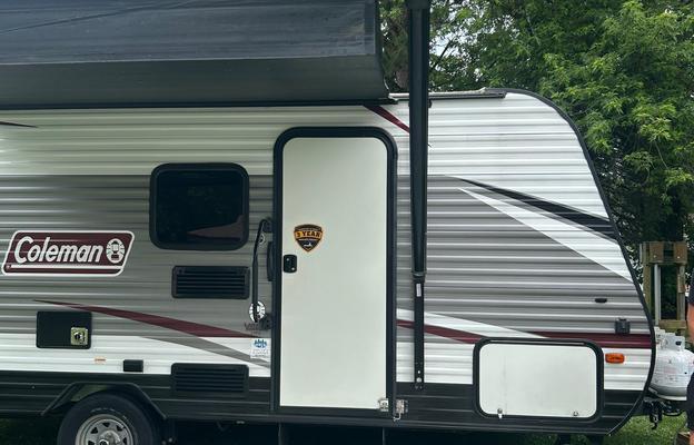 2020 Dutchmen RV Coleman Lantern LT Series 17FQ RV rental photo 1