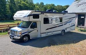 2022 Forester Classic 3011DS Ford RV rental photo 7