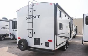 2022 Sunset Trail SS242BH RV rental photo 8