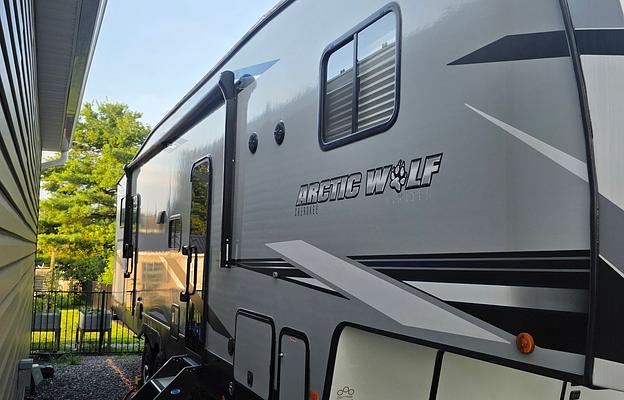 2021 Forest River RV Cherokee Arctic Wolf 321BH