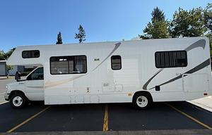 Thor Majestic 28' Motorhome - Class C RV