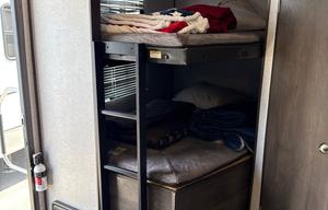 2021 Dutchmen RV Coleman Light 2755BH RV rental photo 4