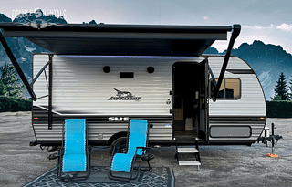 JAY FLIGHT w/ Queen Bed, Bunks, Slide-Out & Solar
