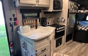 2022 Jay Flight SLX 8 242BHS RV rental photo 11