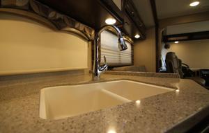 Thor Hurricane 29M | King Bed | Sleeps 6+