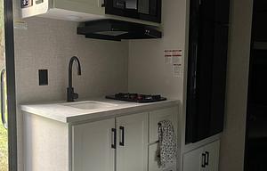 The little lodge - cozy family camper for 8!