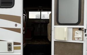 EDWARD - 2014 Winnebago Chalet WF-224VR