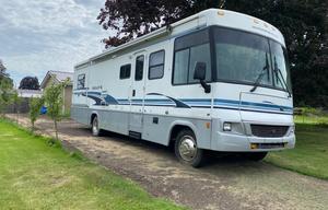 2005 Winnebago Brave 32 RV rental photo 1