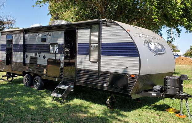 2021 Cherokee Grey Wolf (Sleeps 10)